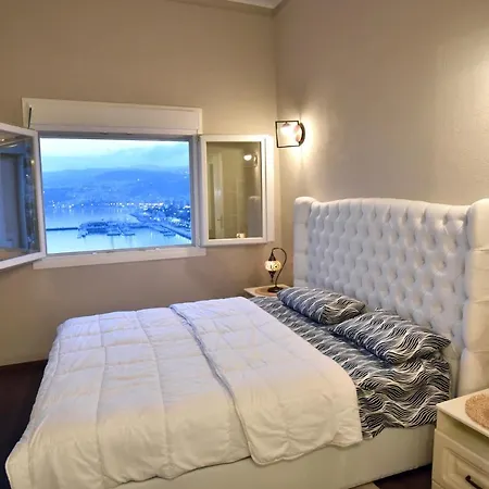 Golden Sea View - Old Town Apartment