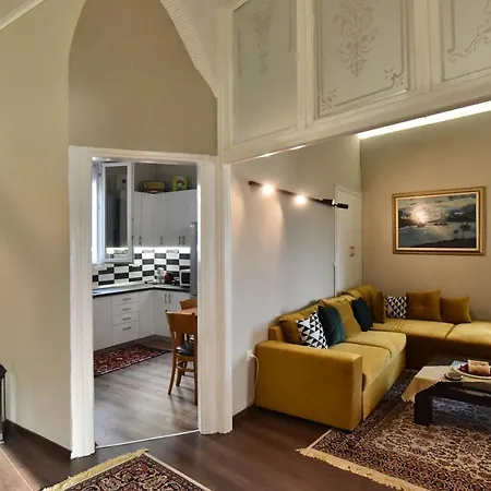 Golden Sea View - Old Town Apartment *